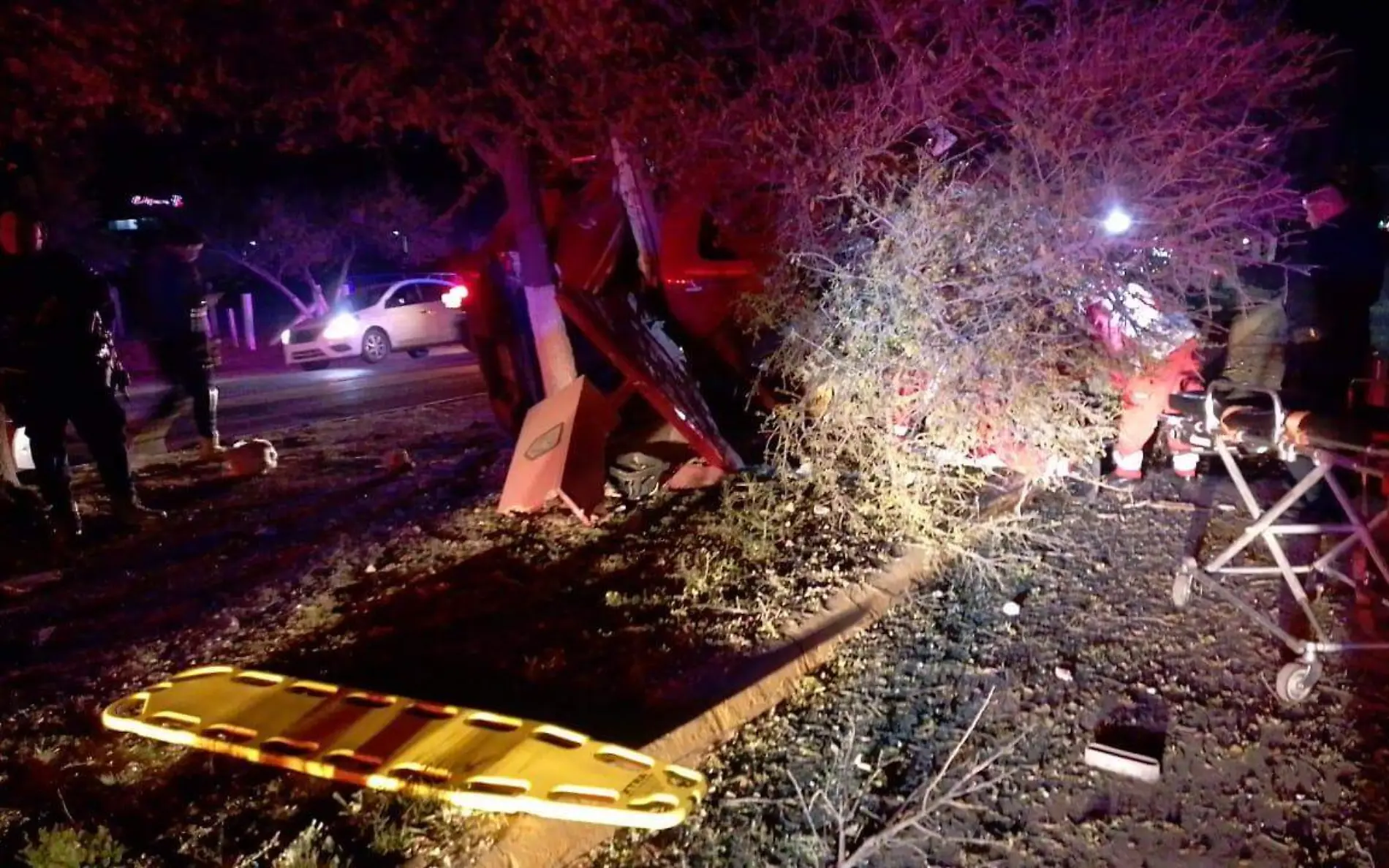 Hombre vuelca en la salida a Mezquital